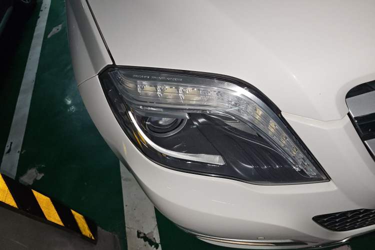 Used Mercedes-Benz GLK-Class 2014 GLK 260 4MATIC Dynamic Model Right Front Headlight