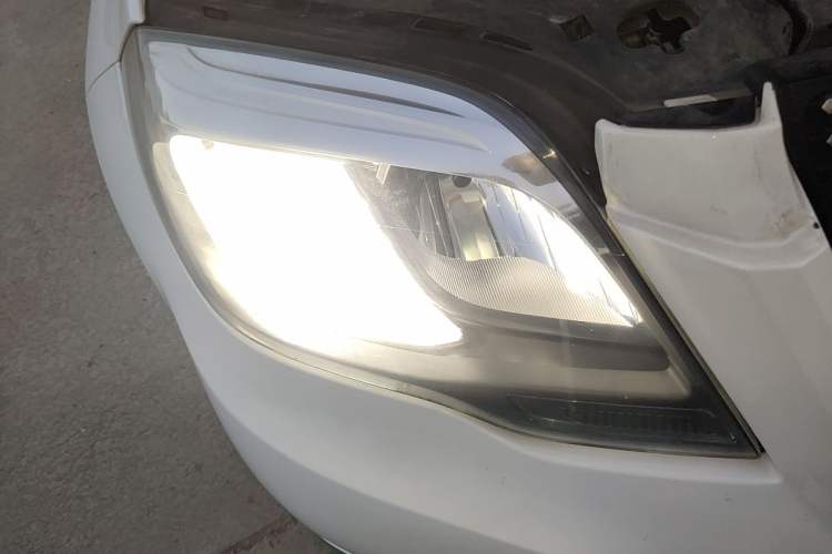 Used Mercedes-Benz GLK-Class 2014 GLK 260 4MATIC Dynamic Model Right Front Headlight