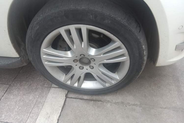 Used Mercedes-Benz GLK-Class 2014 GLK 260 4MATIC Dynamic Model Right Front Wheel Hub