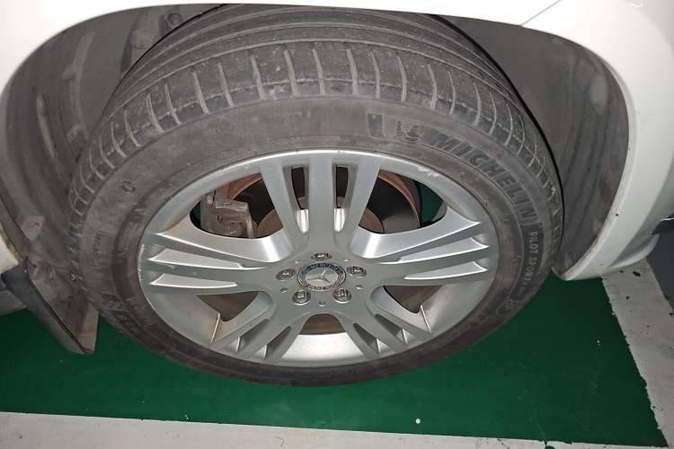 Used Mercedes-Benz GLK-Class 2014 GLK 260 4MATIC Dynamic Model Right Front Wheel Hub