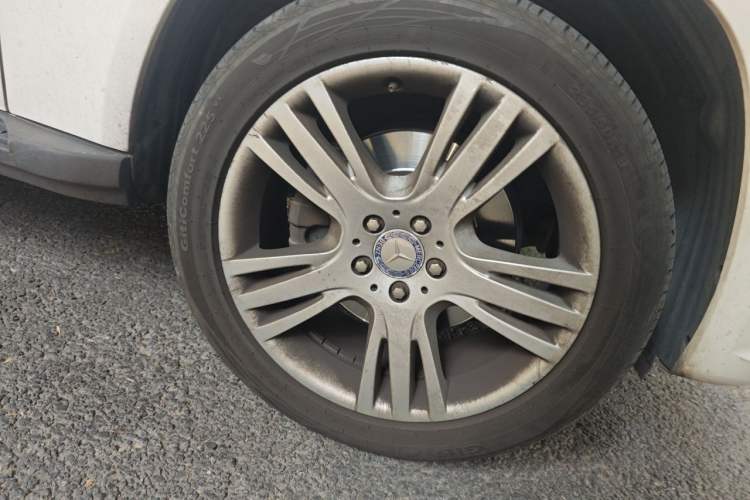 Used Mercedes-Benz GLK-Class 2014 GLK 260 4MATIC Dynamic Model Right Front Wheel Hub