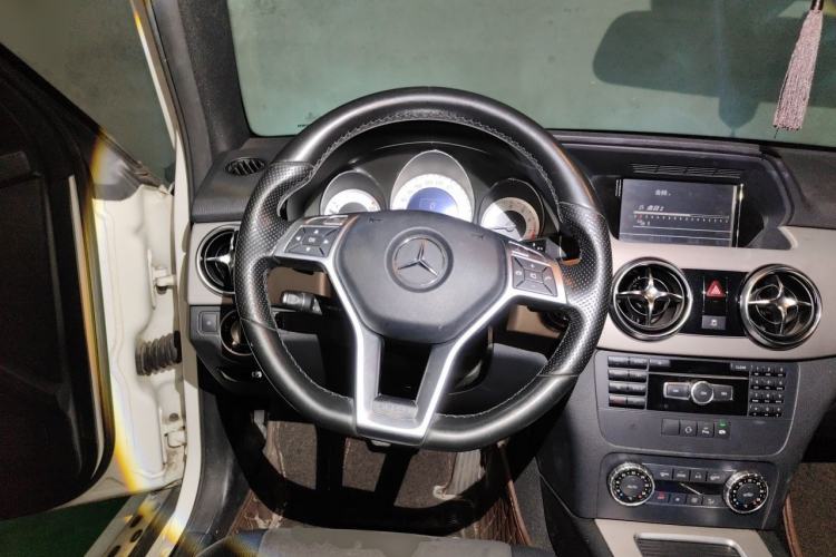 Used Mercedes-Benz GLK-Class 2014 GLK 200 Standard Model Steering Wheel