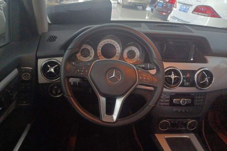 Used Mercedes-Benz GLK-Class 2014 GLK 260 4MATIC Dynamic Model Steering Wheel