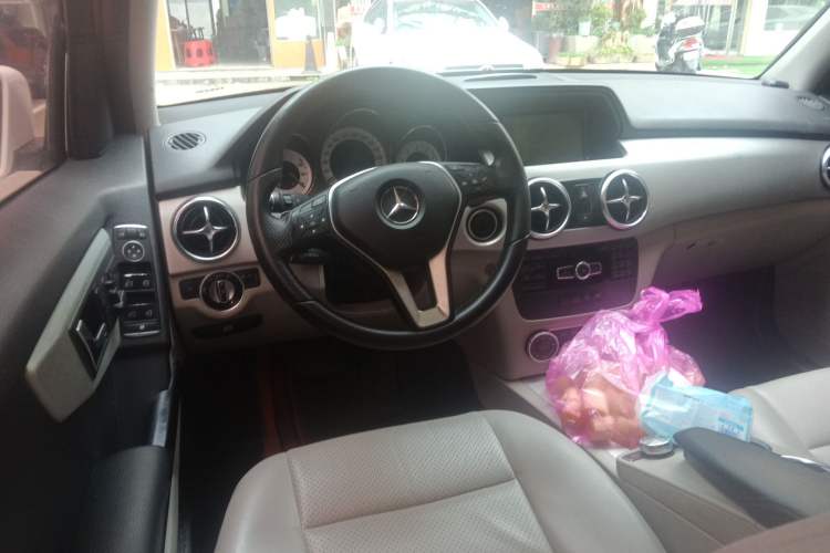 Used Mercedes-Benz GLK-Class 2014 GLK 260 4MATIC Dynamic Model Steering Wheel