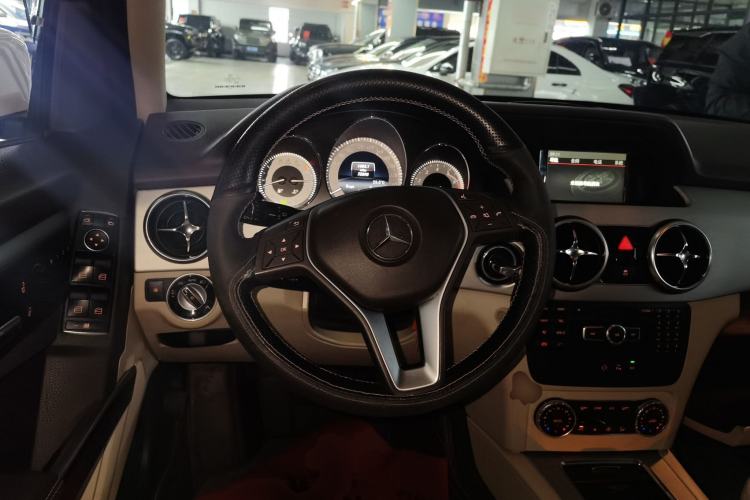 Used Mercedes-Benz GLK-Class 2014 GLK 260 4MATIC Dynamic Model Steering Wheel
