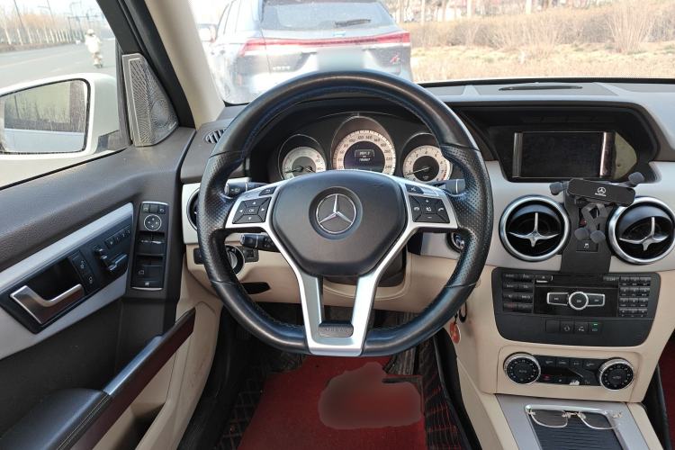 Used Mercedes-Benz GLK-Class 2014 GLK 200 Standard Model Steering Wheel