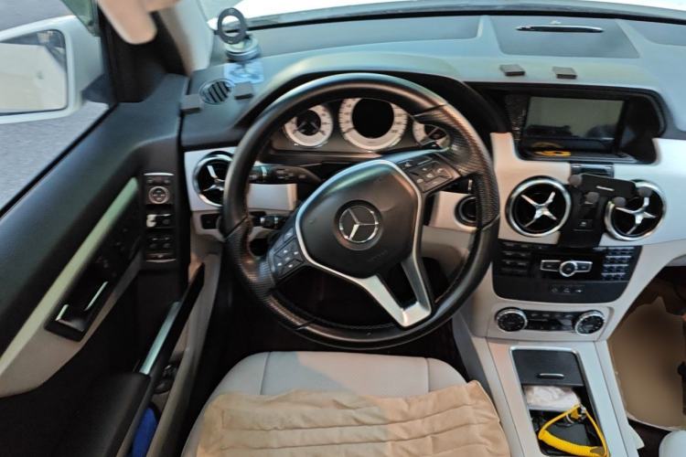 Used Mercedes-Benz GLK-Class 2014 GLK 260 4MATIC Dynamic Model Steering Wheel