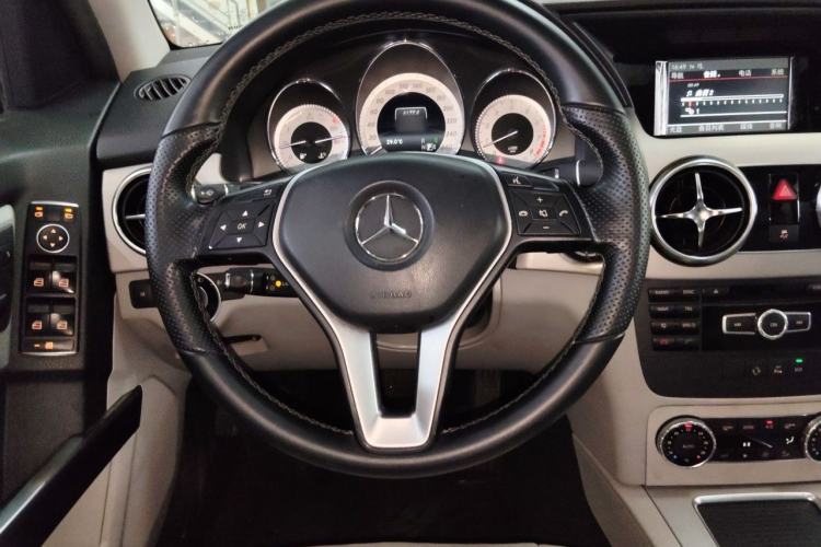 Used Mercedes-Benz GLK-Class 2014 GLK 260 4MATIC Dynamic Model Steering Wheel