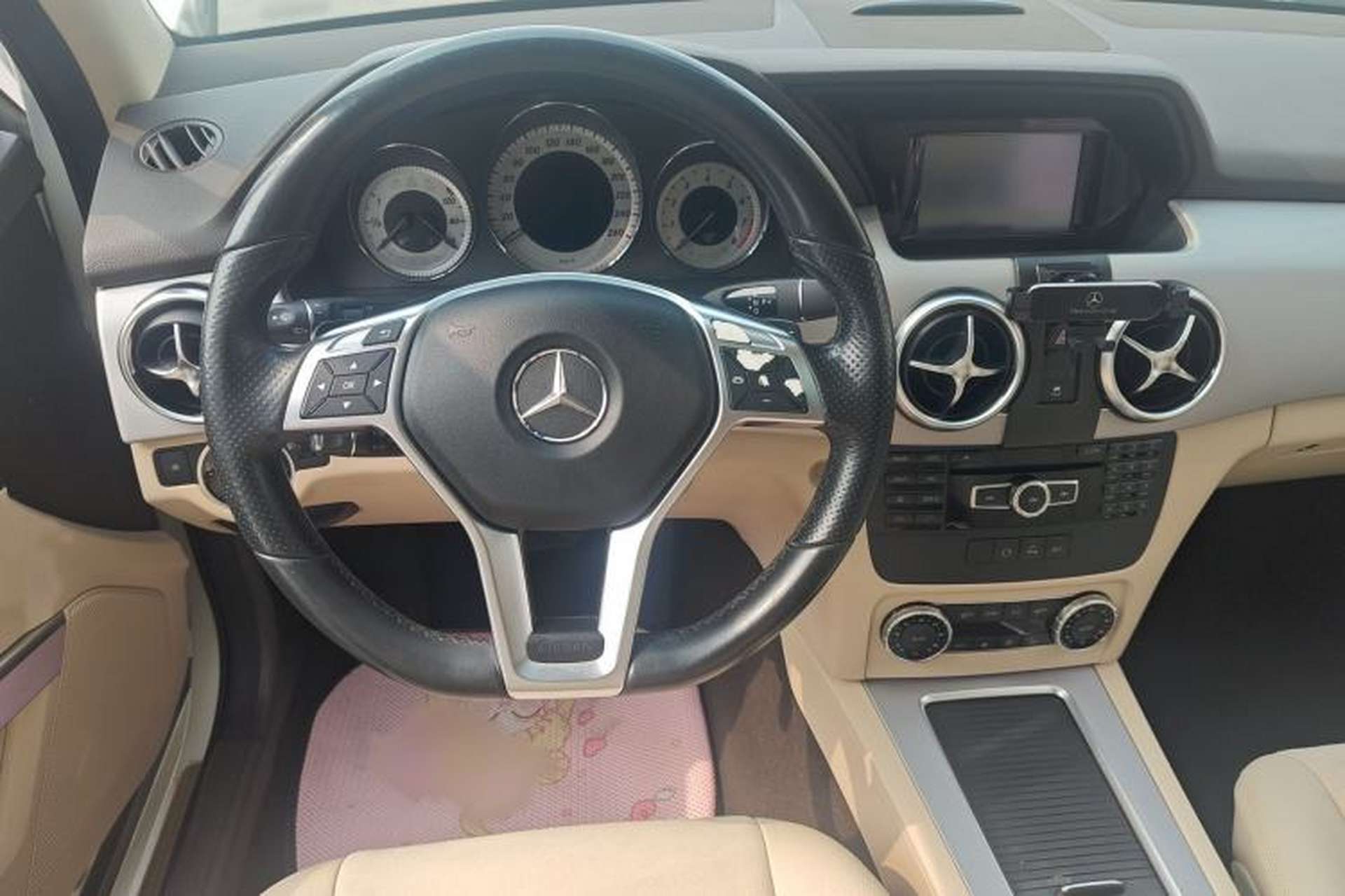 Used Mercedes-Benz GLK-Class 2014 GLK 200 Standard Model Steering Wheel