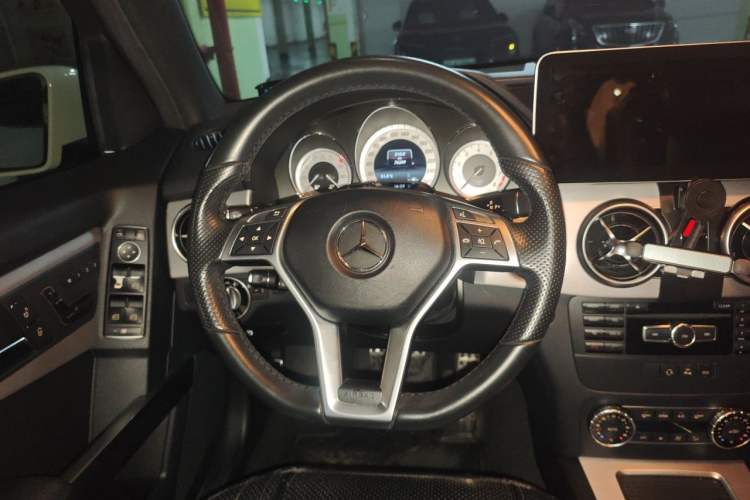 Used Mercedes-Benz GLK-Class 2014 GLK 200 Standard Model Steering Wheel
