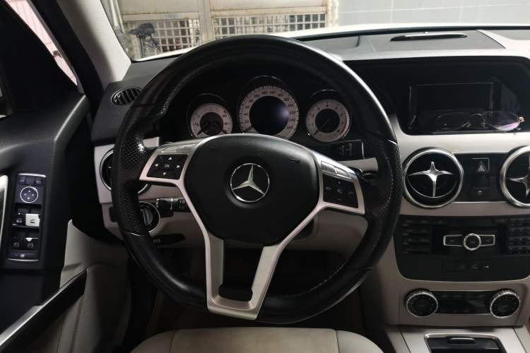 Used Mercedes-Benz GLK-Class 2014 GLK 200 Standard Model Steering Wheel