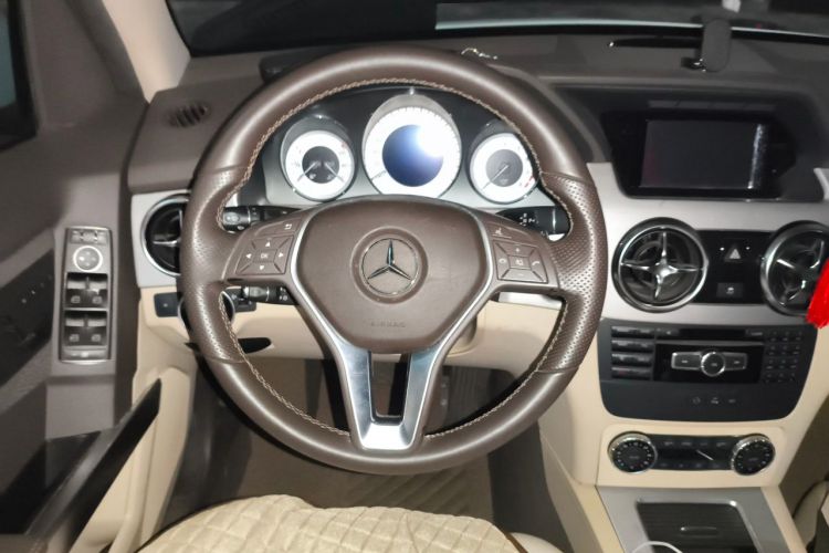 Used Mercedes-Benz GLK-Class 2014 GLK 260 4MATIC Dynamic Model Steering Wheel