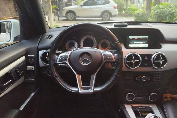 Used Mercedes-Benz GLK-Class 2014 GLK 200 Standard Model Steering Wheel