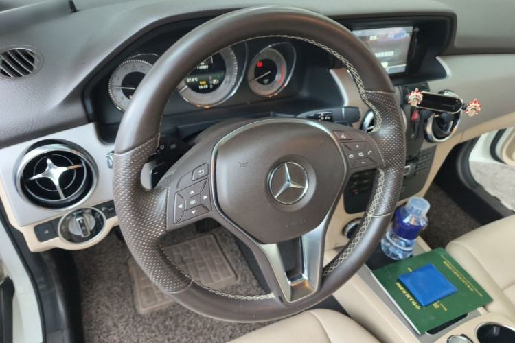 Used Mercedes-Benz GLK-Class 2014 GLK 260 4MATIC Dynamic Model Steering Wheel