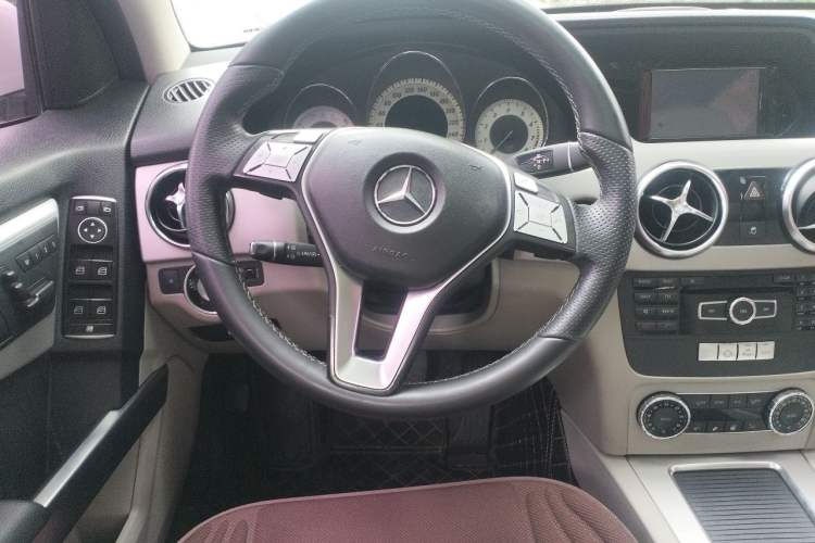 Used Mercedes-Benz GLK-Class 2014 GLK 260 4MATIC Dynamic Model Steering Wheel