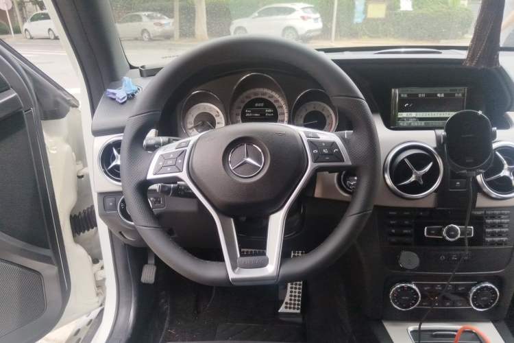 Used Mercedes-Benz GLK-Class 2014 GLK 200 Standard Model Steering Wheel