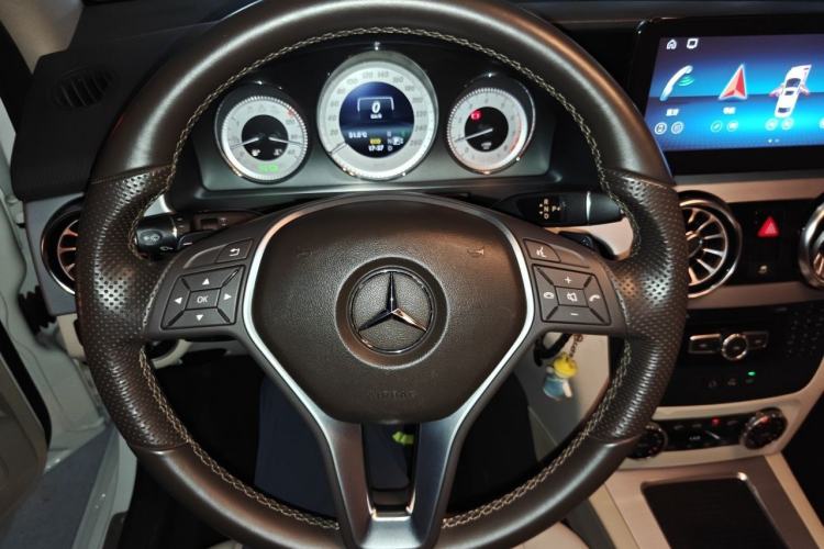 Used Mercedes-Benz GLK-Class 2014 GLK 260 4MATIC Dynamic Model Steering Wheel