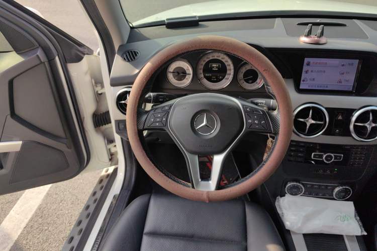 Used Mercedes-Benz GLK-Class 2014 GLK 260 4MATIC Dynamic Model Steering Wheel