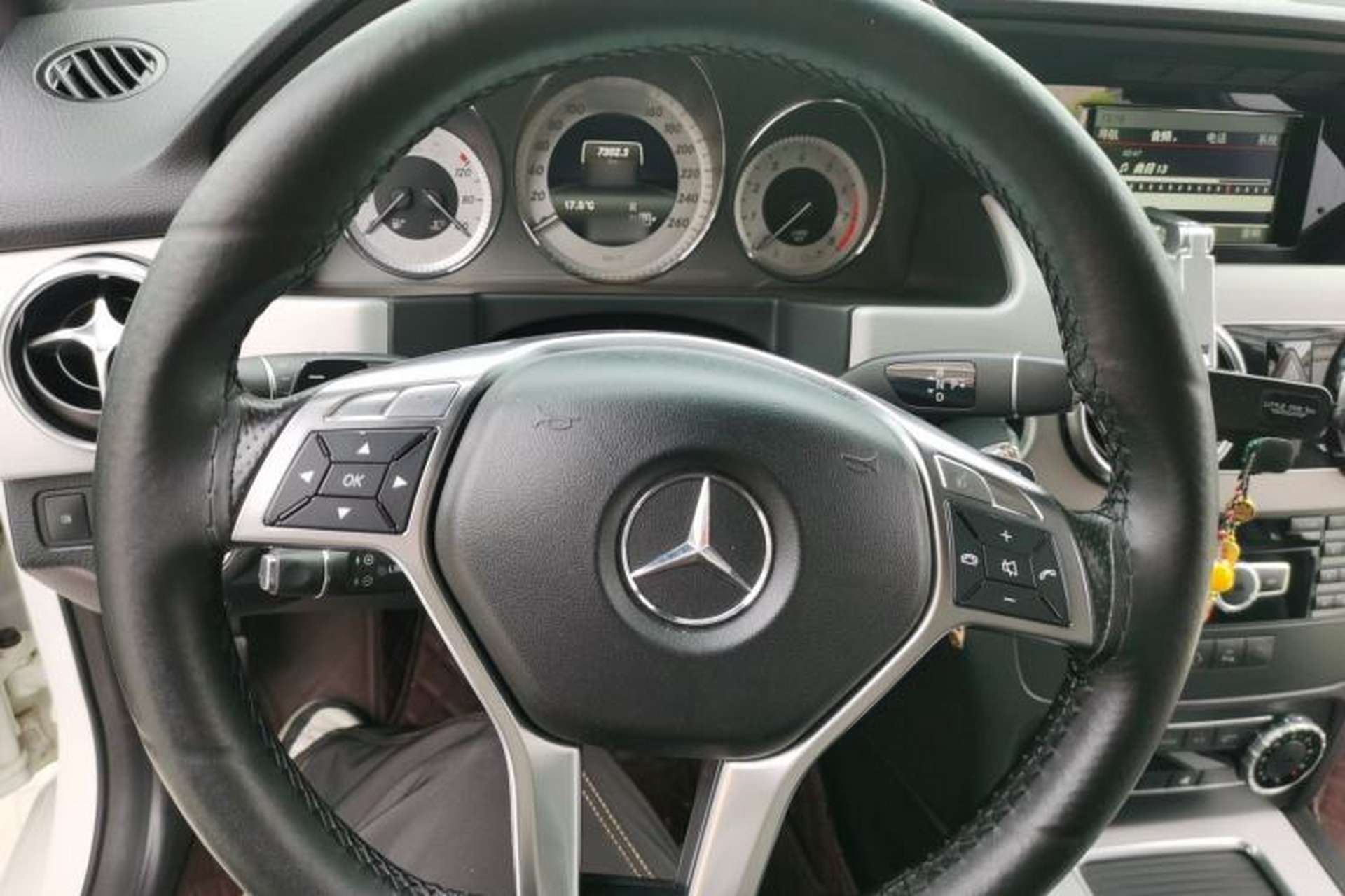 Used Mercedes-Benz GLK-Class 2014 GLK 200 Standard Model Steering Wheel