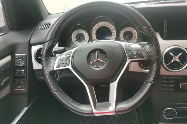 Used Mercedes-Benz GLK-Class 2014 GLK 200 Standard Model Steering Wheel