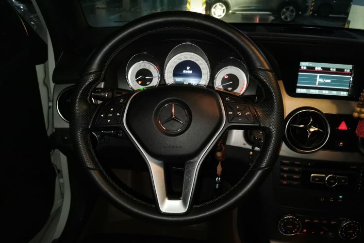Used Mercedes-Benz GLK-Class 2014 GLK 260 4MATIC Dynamic Model Steering Wheel