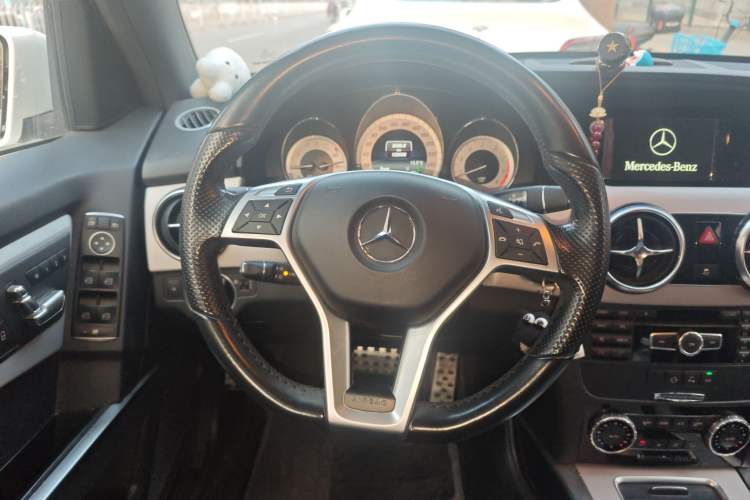Used Mercedes-Benz GLK-Class 2014 GLK 200 Standard Model Steering Wheel