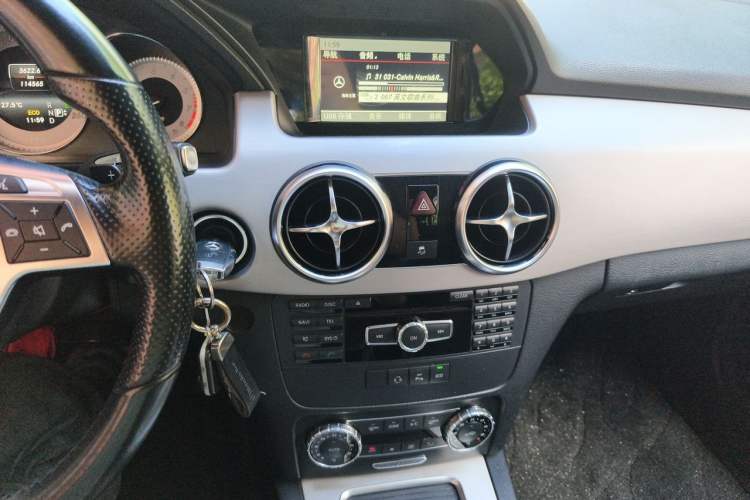 Used Mercedes-Benz GLK-Class 2015 GLK 260 4MATIC Fashion Edition Ultimate Version Audio And AC Panel