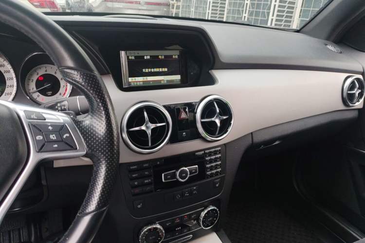 Used Mercedes-Benz GLK-Class 2015 GLK 260 4MATIC Fashion Edition Ultimate Version Audio And AC Panel