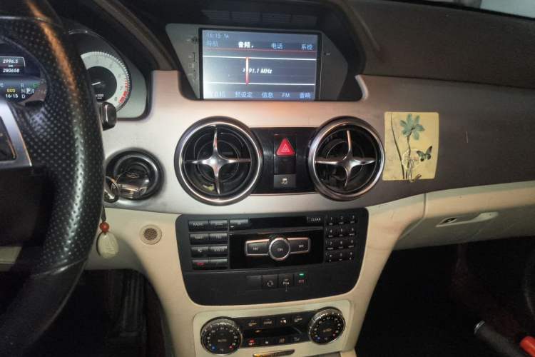 Used Mercedes-Benz GLK-Class 2015 GLK 260 4MATIC Dynamic Edition Ultimate Version Audio And AC Panel