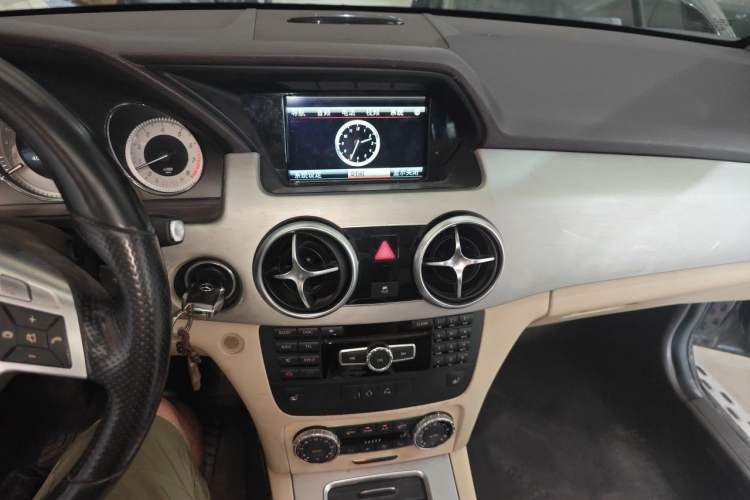 Used Mercedes-Benz GLK-Class 2015 GLK 300 4MATIC Fashion Edition Ultimate Version Audio And AC Panel