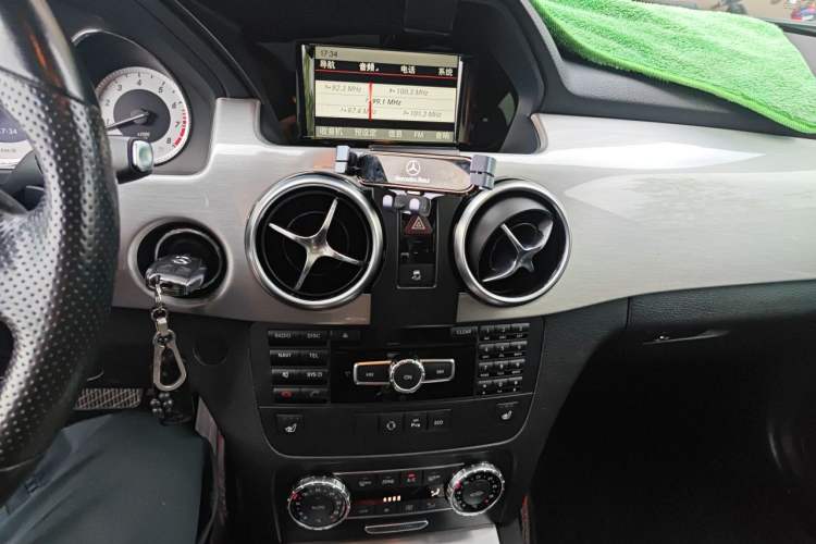 Used Mercedes-Benz GLK-Class 2015 GLK 260 4MATIC Fashion Edition Ultimate Version Audio And AC Panel
