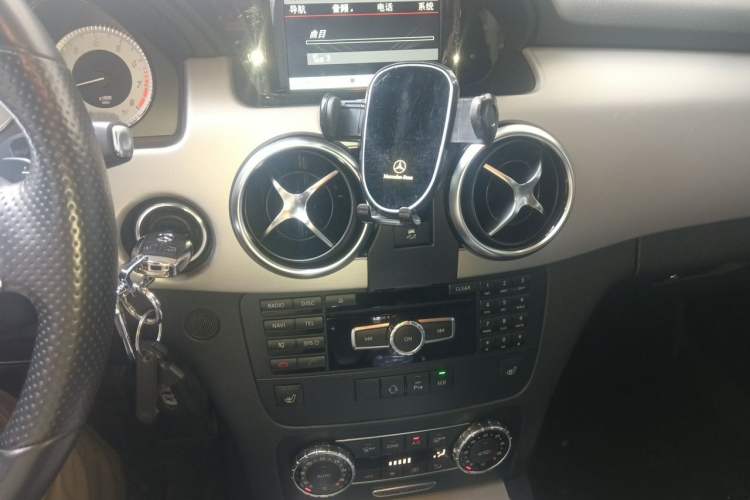 Used Mercedes-Benz GLK-Class 2015 GLK 260 4MATIC Fashion Edition Ultimate Version Audio And AC Panel