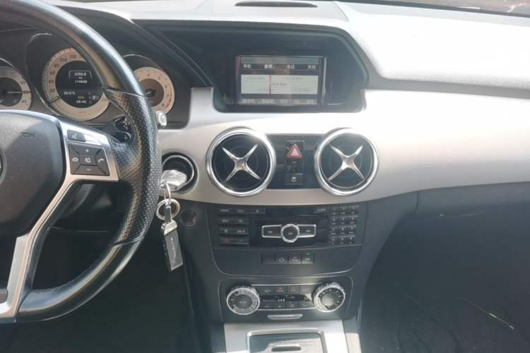 Used Mercedes-Benz GLK-Class 2015 GLK 260 4MATIC Dynamic Edition Ultimate Version Audio And AC Panel