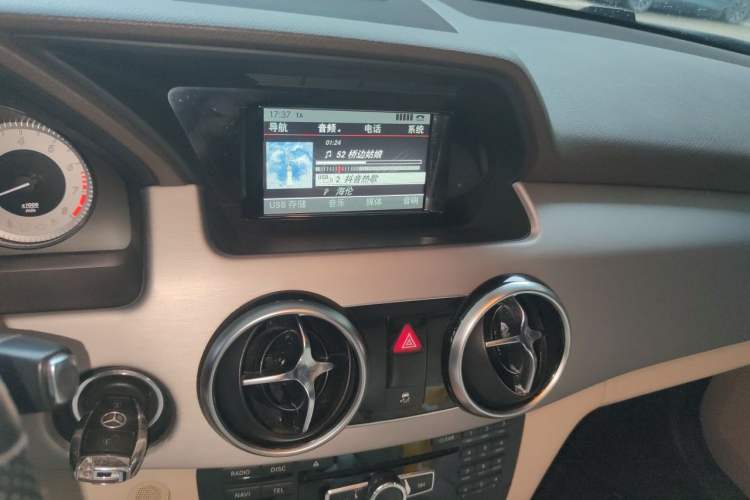 Used Mercedes-Benz GLK-Class 2015 GLK 260 4MATIC Dynamic Edition Ultimate Version Audio And AC Panel
