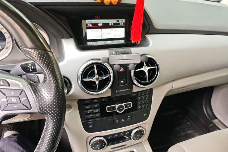 Used Mercedes-Benz GLK-Class 2015 GLK 260 4MATIC Fashion Edition Ultimate Version Audio And AC Panel
