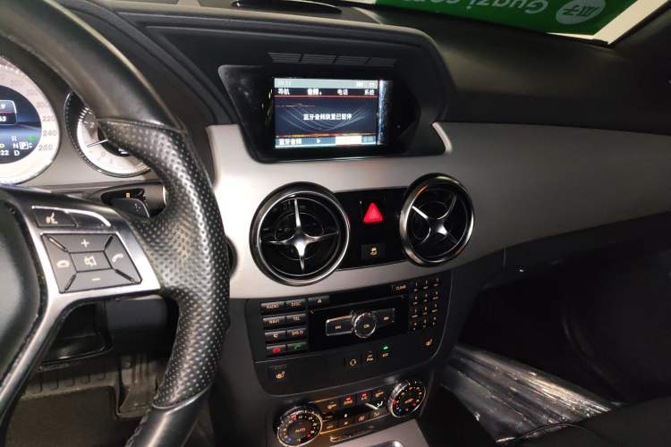 Used Mercedes-Benz GLK-Class 2015 GLK 260 4MATIC Fashion Edition Ultimate Version Audio And AC Panel