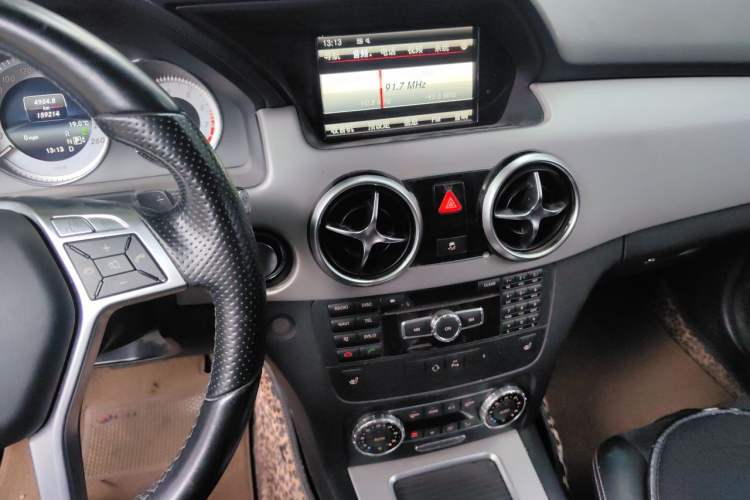 Used Mercedes-Benz GLK-Class 2015 GLK 300 4MATIC Fashion Edition Ultimate Version Audio And AC Panel