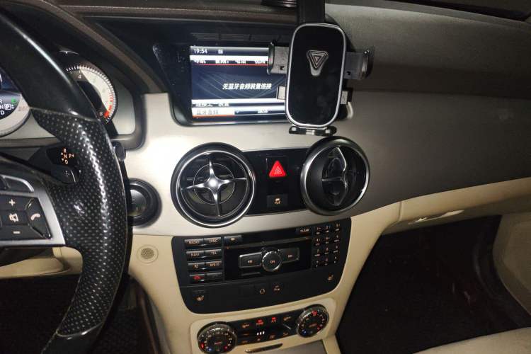 Used Mercedes-Benz GLK-Class 2015 GLK 300 4MATIC Fashion Edition Ultimate Version Audio And AC Panel