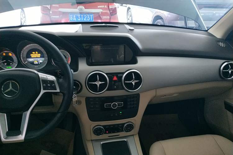 Used Mercedes-Benz GLK-Class 2015 GLK 260 4MATIC Dynamic Edition Ultimate Version Audio And AC Panel