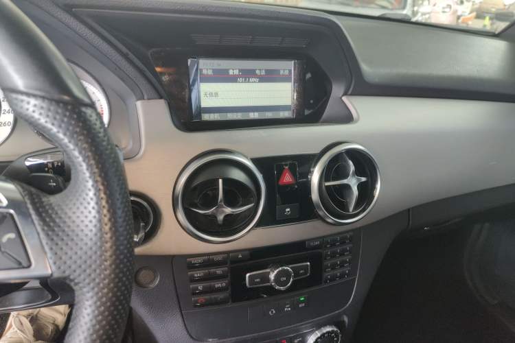 Used Mercedes-Benz GLK-Class 2015 GLK 260 4MATIC Dynamic Edition Ultimate Version Audio And AC Panel