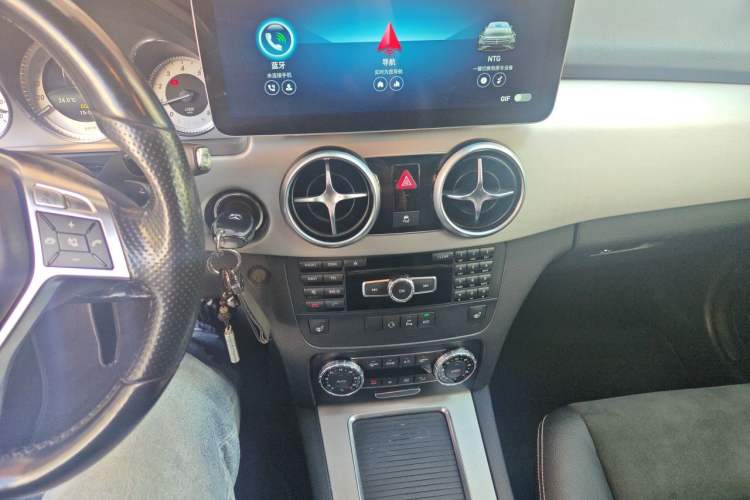 Used Mercedes-Benz GLK-Class 2015 GLK 260 4MATIC Fashion Edition Ultimate Version Audio And AC Panel