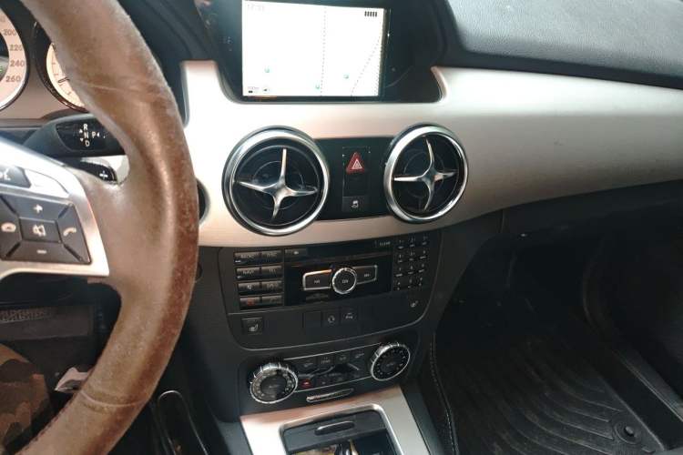 Used Mercedes-Benz GLK-Class 2015 GLK 300 4MATIC Fashion Edition Ultimate Version Audio And AC Panel