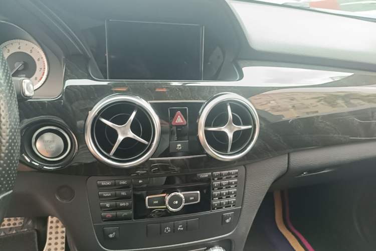 Used Mercedes-Benz GLK-Class 2015 GLK 300 4MATIC Luxury Ultimate Edition Audio And AC Panel