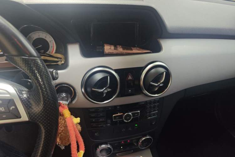 Used Mercedes-Benz GLK-Class 2015 GLK 260 4MATIC Fashion Edition Ultimate Version Audio And AC Panel