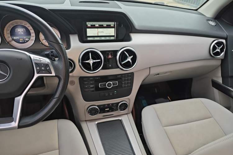 Used Mercedes-Benz GLK-Class 2015 GLK 260 4MATIC Dynamic Edition Ultimate Version Audio And AC Panel
