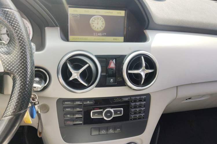 Used Mercedes-Benz GLK-Class 2015 GLK 260 4MATIC Dynamic Edition Ultimate Version Audio And AC Panel