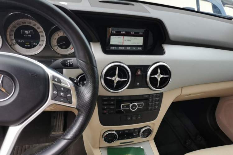 Used Mercedes-Benz GLK-Class 2015 GLK 260 4MATIC Dynamic Edition Ultimate Version Audio And AC Panel