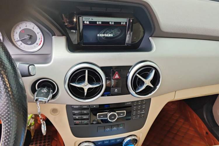 Used Mercedes-Benz GLK-Class 2015 GLK 260 4MATIC Dynamic Edition Ultimate Version Audio And AC Panel