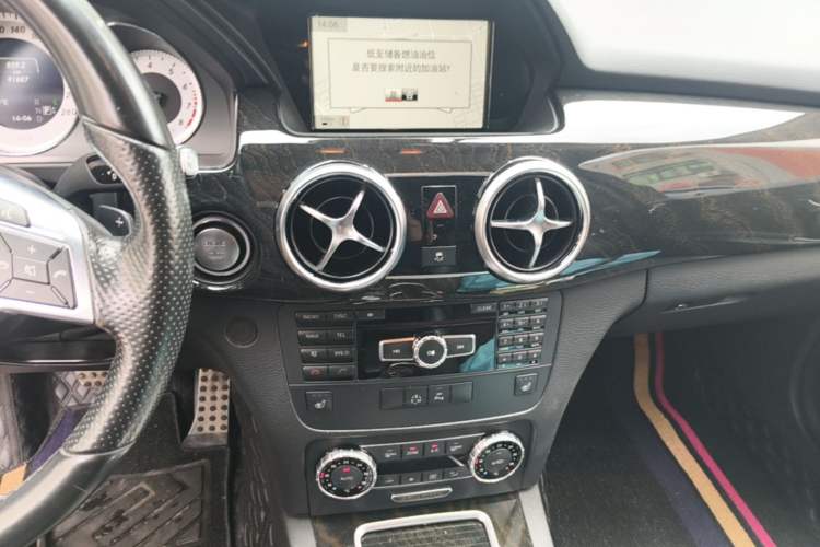 Used Mercedes-Benz GLK-Class 2015 GLK 300 4MATIC Luxury Ultimate Edition Audio And AC Panel