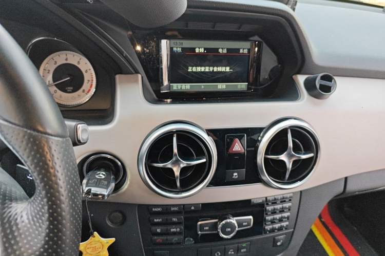 Used Mercedes-Benz GLK-Class 2015 GLK 260 4MATIC Fashion Edition Ultimate Version Audio And AC Panel
